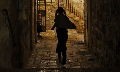 אחרי חיפושים בחצות לילה: בן ה-5 נמצא ישן ברכב