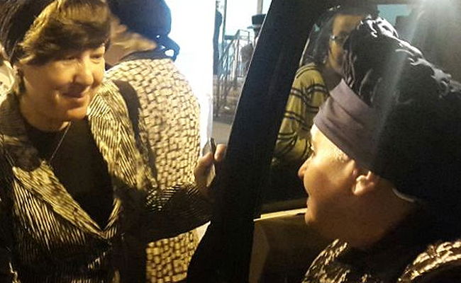 אשת האדמו"ר מבעלזא עם הרבנית חווה הגר