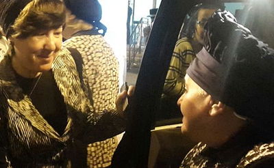 אשת האדמו"ר מבעלזא עם הרבנית חווה הגר