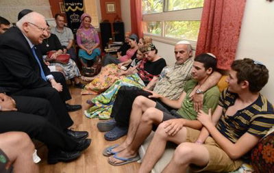 ריבלין מנחם את הורי רוזנפלד