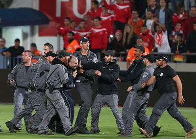 הדרמה על המגרש, לפני כשמונה חודשים