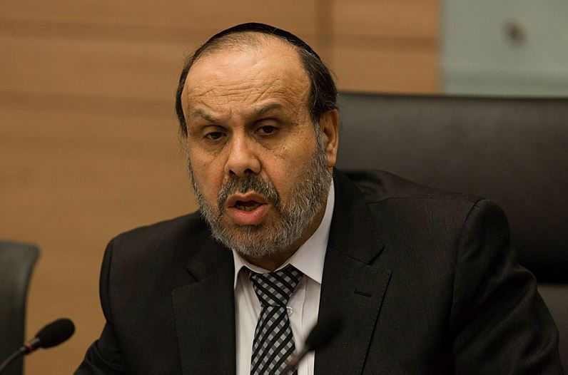 בעד מיסוי לרבנים. השר דוד אזולאי