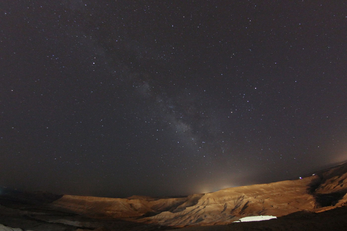 תיעוד מרהיב: שביל החלב מזווית המדבר