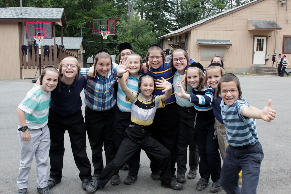 יוצאים להרים וממשיכים ללמוד: תיעוד ענק מהנופש החרדי-אמריקאי