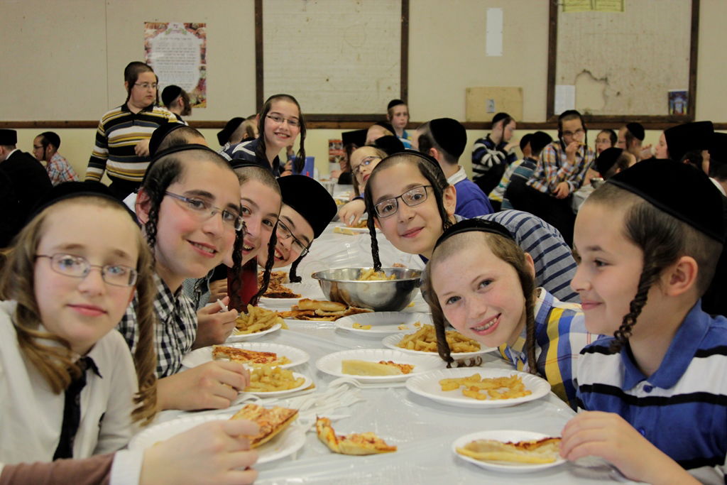 יוצאים להרים וממשיכים ללמוד: תיעוד ענק מהנופש החרדי-אמריקאי