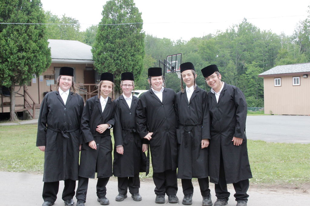 יוצאים להרים וממשיכים ללמוד: תיעוד ענק מהנופש החרדי-אמריקאי