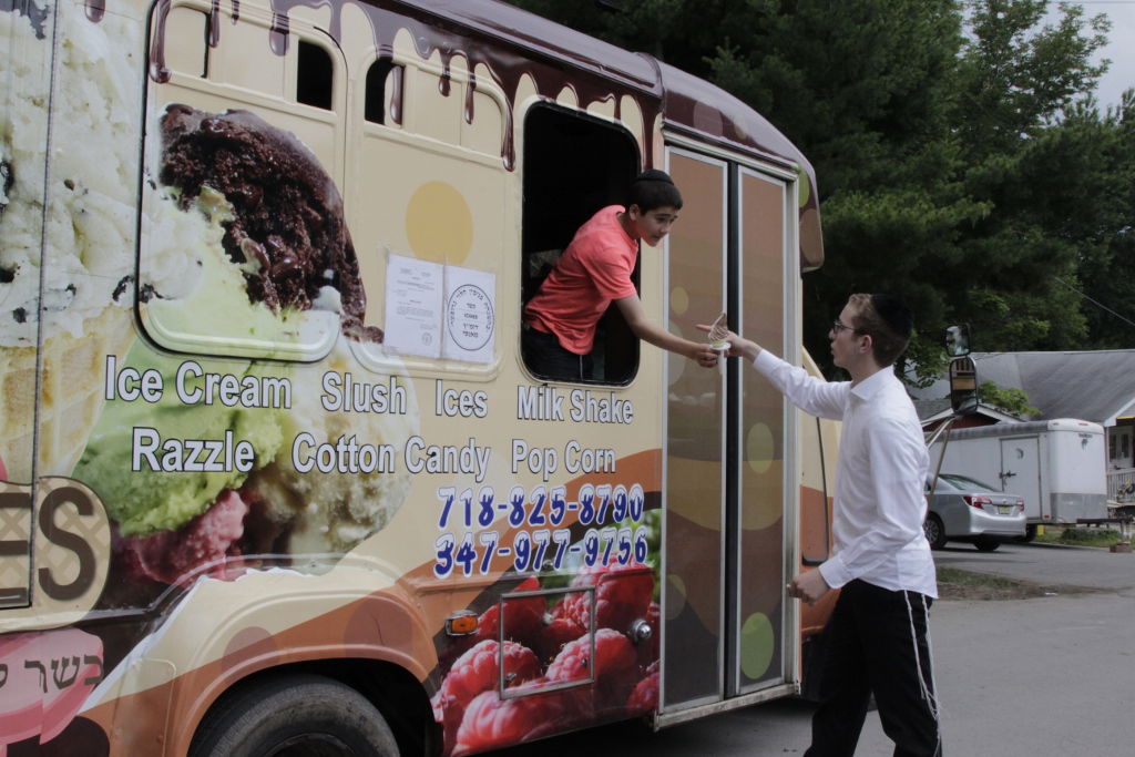 יוצאים להרים וממשיכים ללמוד: תיעוד ענק מהנופש החרדי-אמריקאי