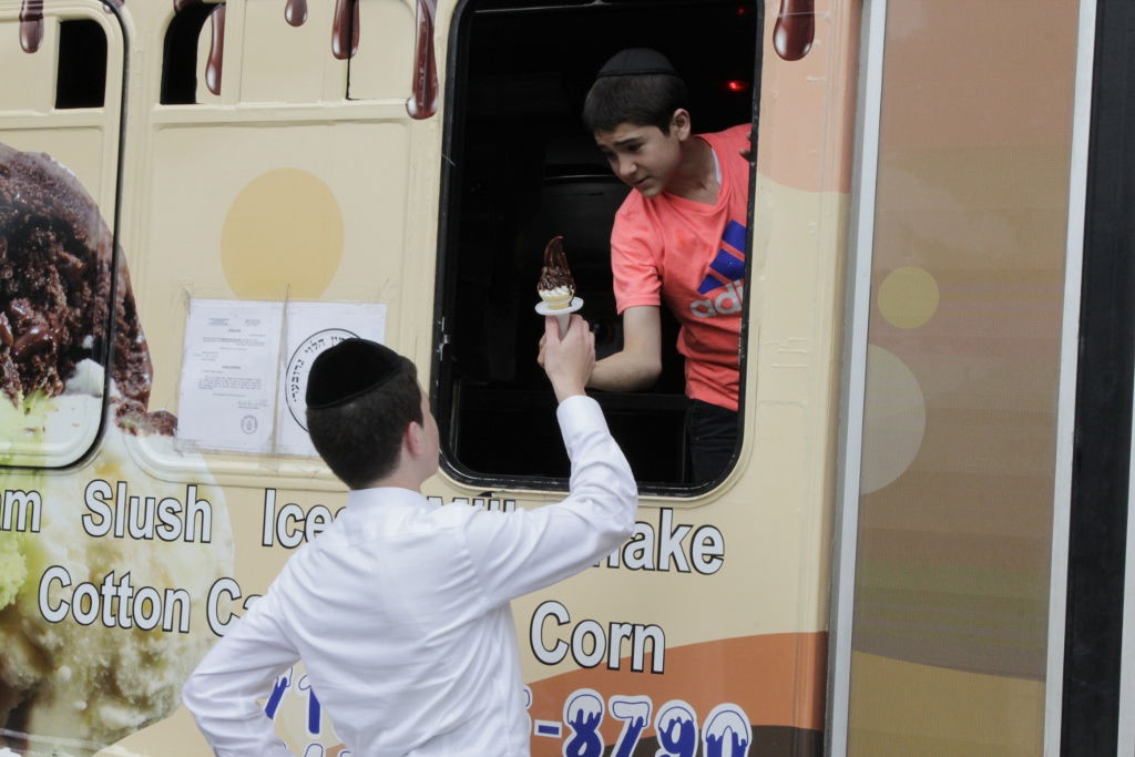 יוצאים להרים וממשיכים ללמוד: תיעוד ענק מהנופש החרדי-אמריקאי