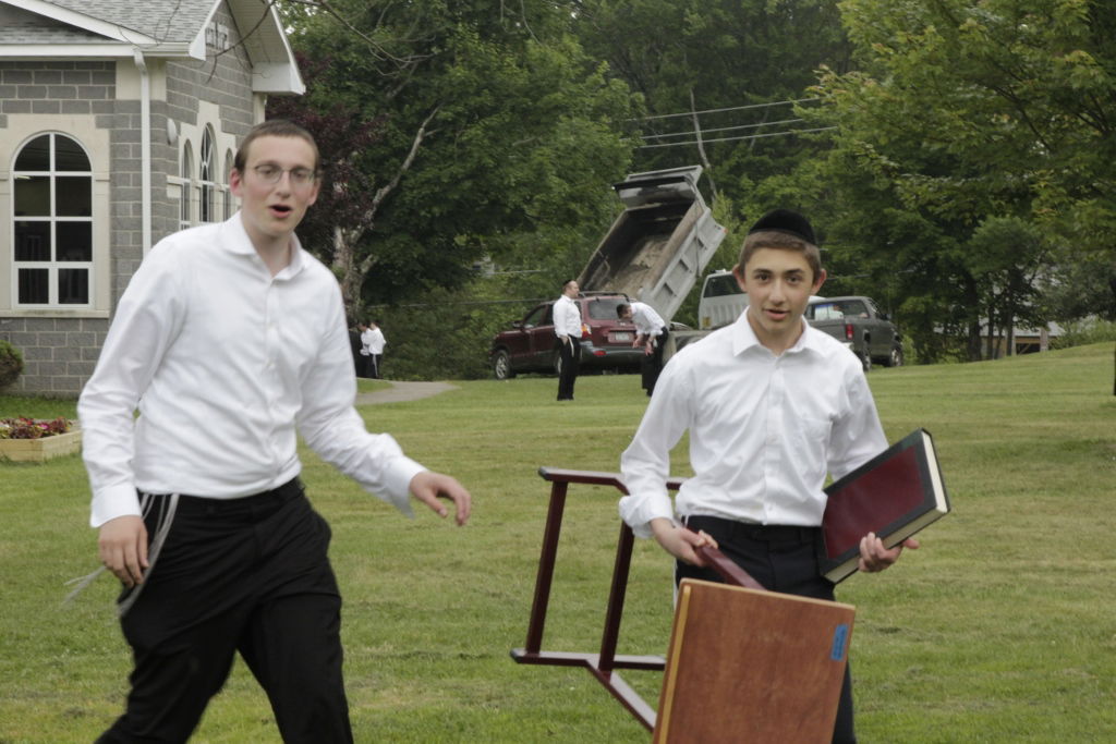 יוצאים להרים וממשיכים ללמוד: תיעוד ענק מהנופש החרדי-אמריקאי