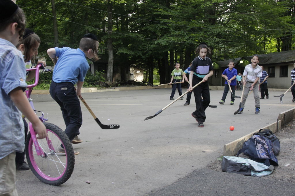 יוצאים להרים וממשיכים ללמוד: תיעוד ענק מהנופש החרדי-אמריקאי