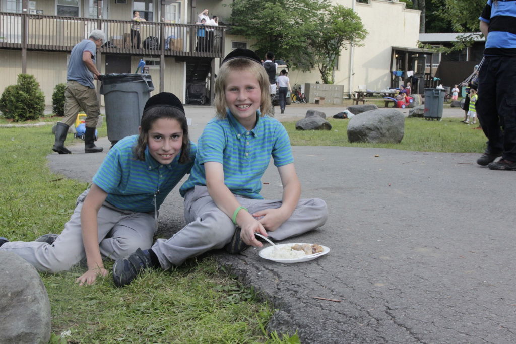 יוצאים להרים וממשיכים ללמוד: תיעוד ענק מהנופש החרדי-אמריקאי