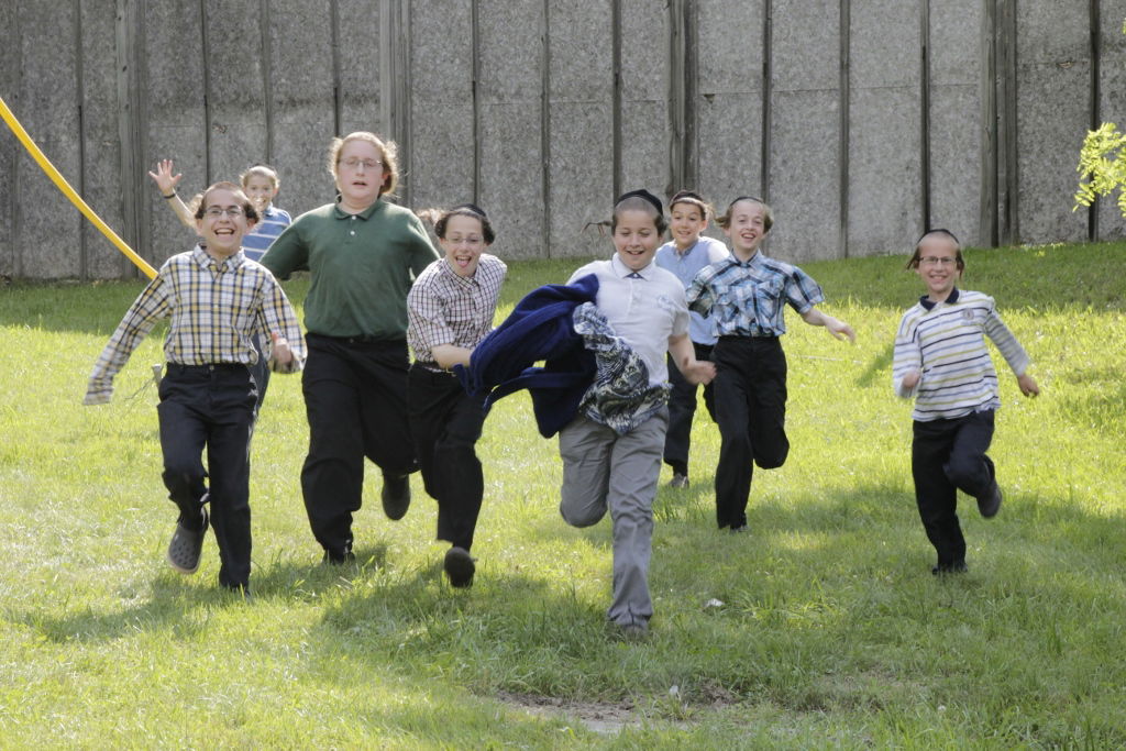 יוצאים להרים וממשיכים ללמוד: תיעוד ענק מהנופש החרדי-אמריקאי