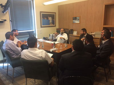 ח"כ משה גפני באחת הפגישות