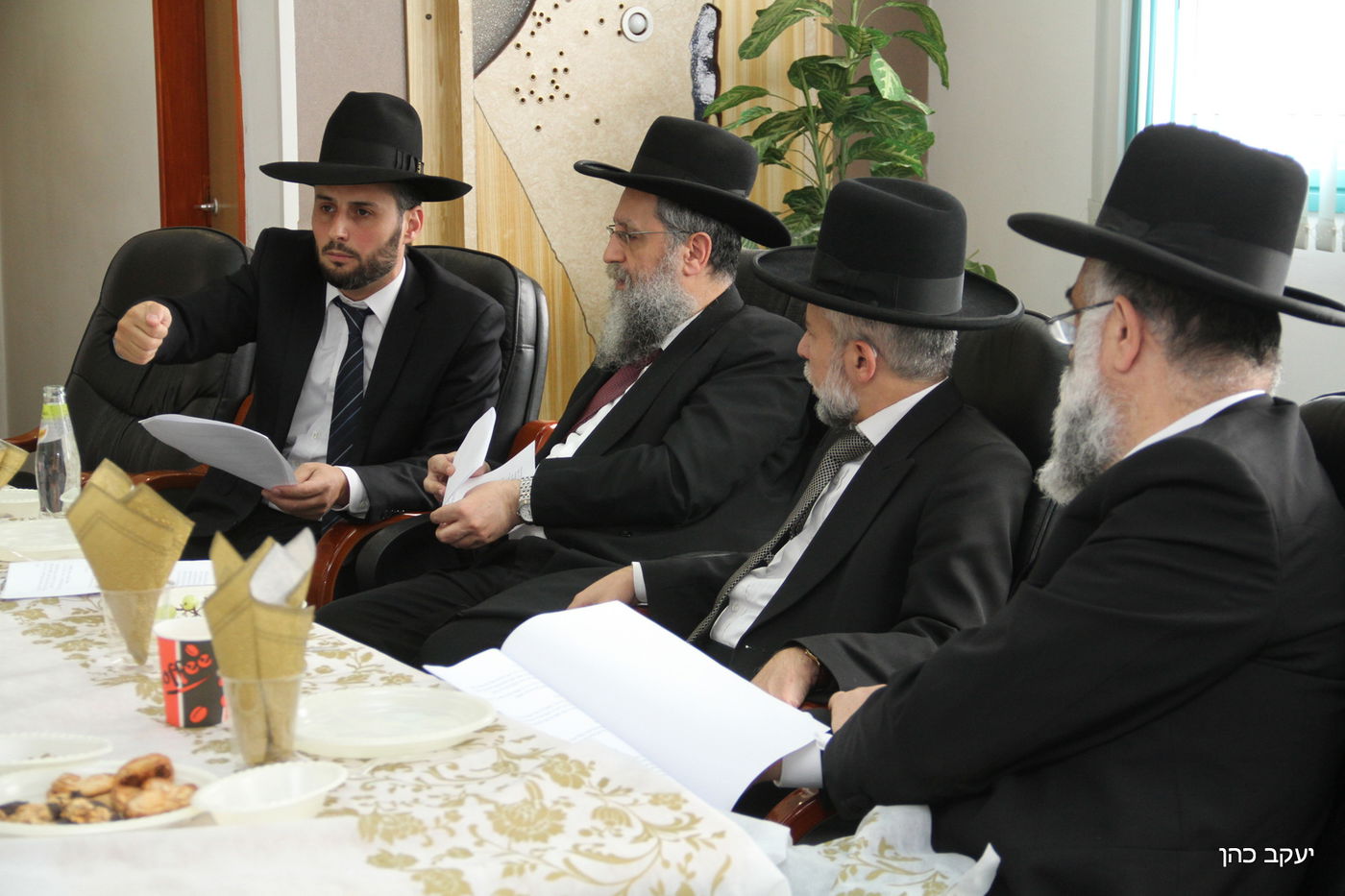 הנהלתך הרשת החדשה, אתמול