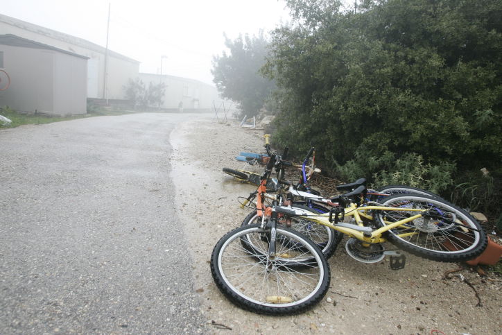 ירושלים: רוכב  אופנים "התגלגל" מ-15 מדרגות ונפצע באורח קשה