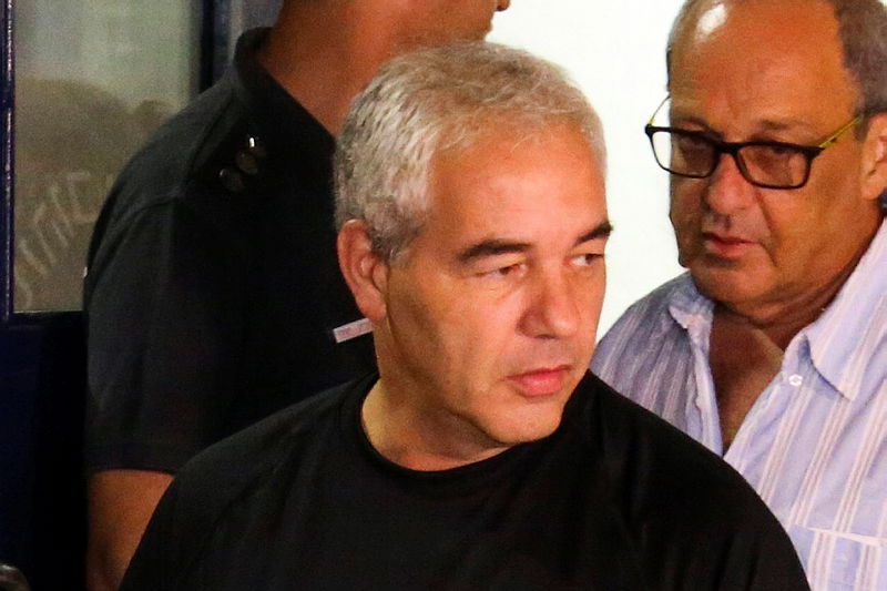 רונאל פישר הפר את תנאי מעצר הבית?