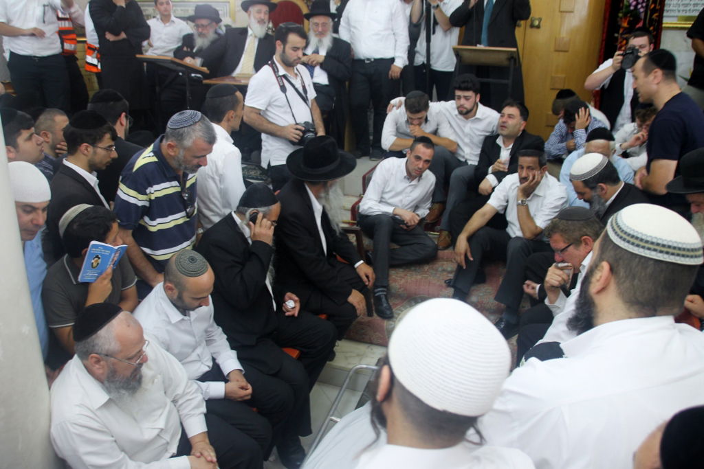 תיעוד: המונים ליוו את ה"בבא ליאון" למנוחות