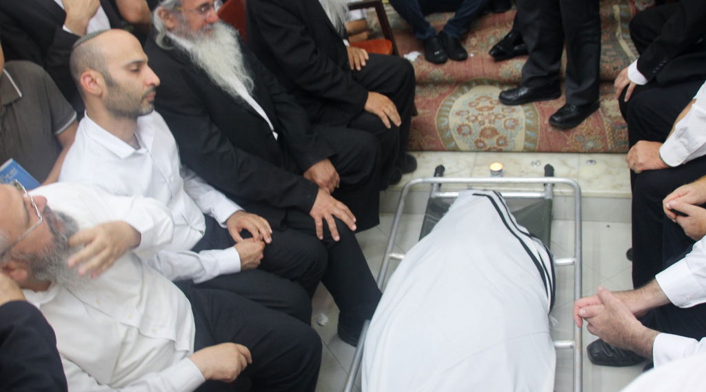 תיעוד: המונים ליוו את ה"בבא ליאון" למנוחות