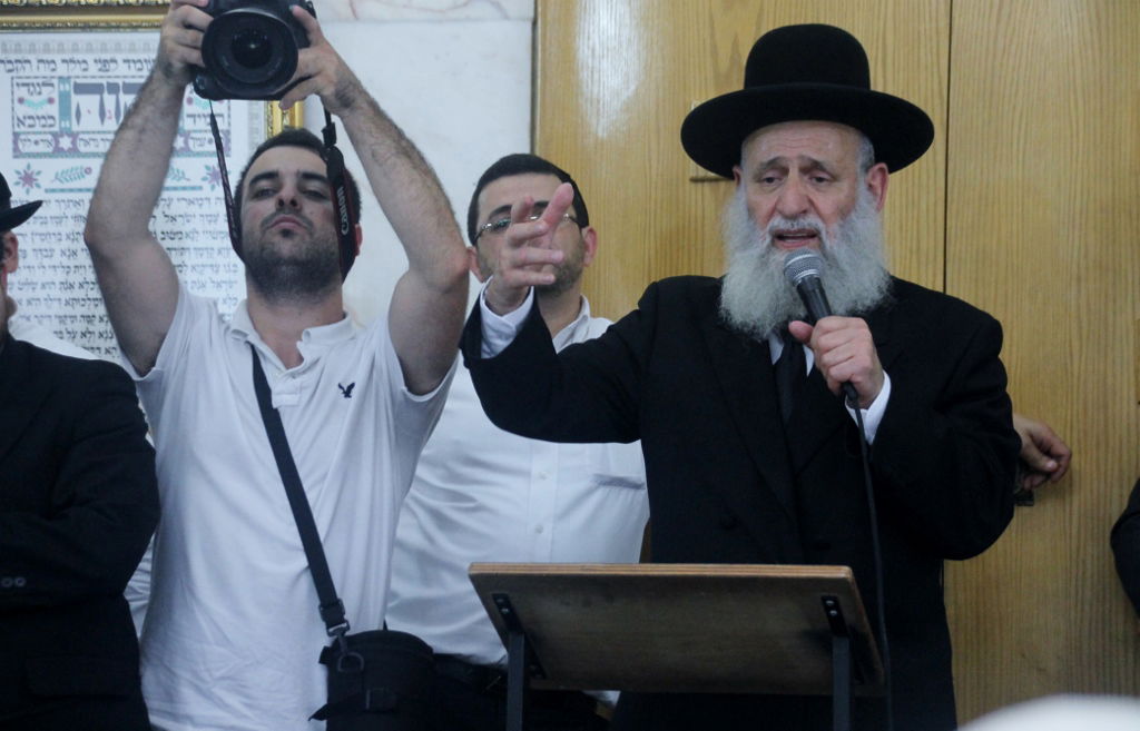 תיעוד: המונים ליוו את ה"בבא ליאון" למנוחות