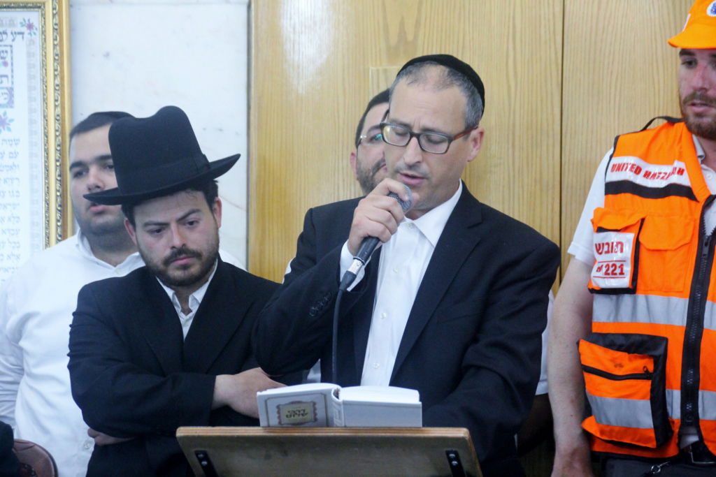 תיעוד: המונים ליוו את ה"בבא ליאון" למנוחות