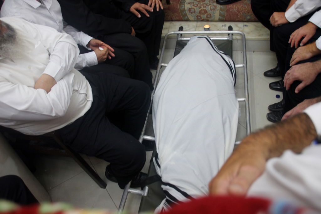 תיעוד: המונים ליוו את ה"בבא ליאון" למנוחות