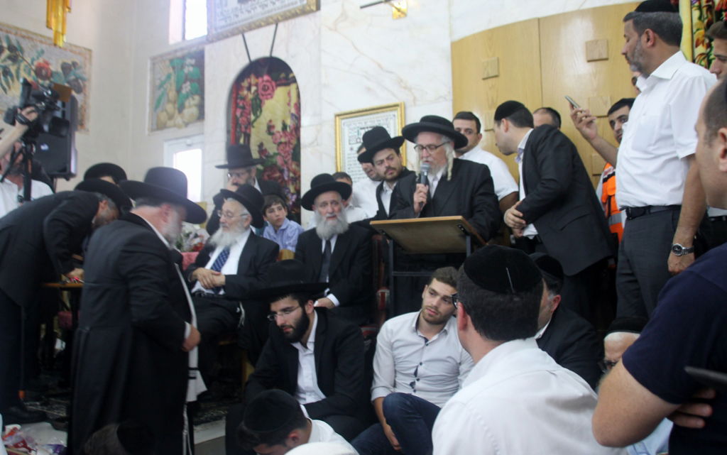 תיעוד: המונים ליוו את ה"בבא ליאון" למנוחות