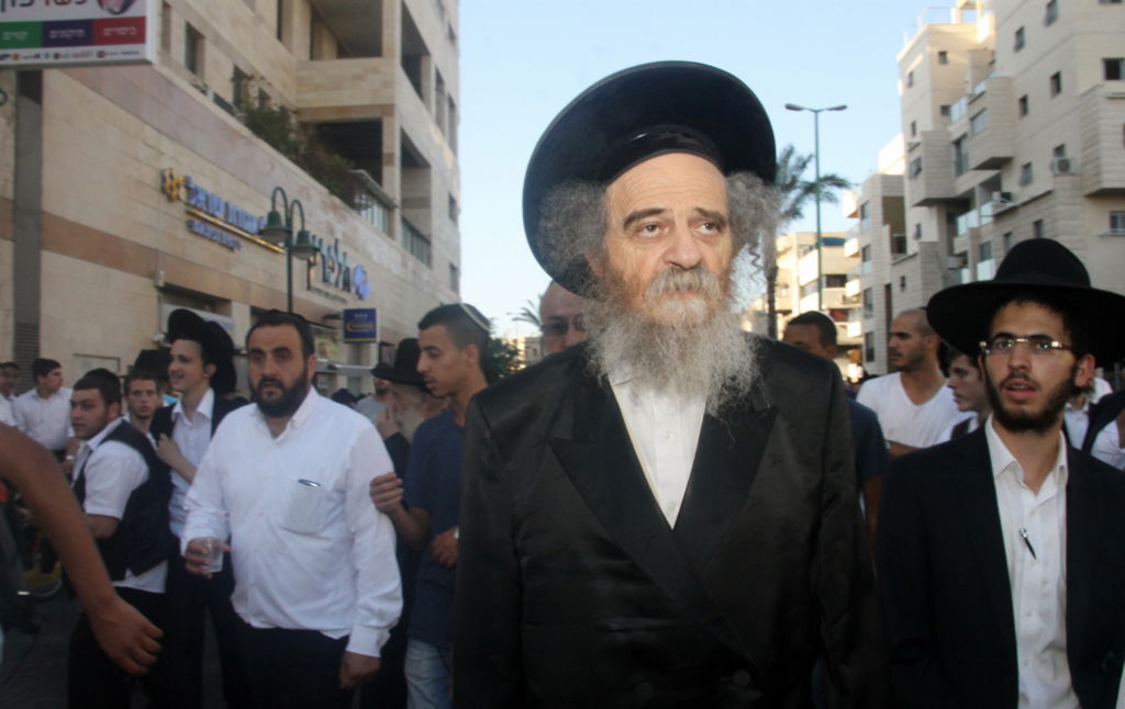 תיעוד: המונים ליוו את ה"בבא ליאון" למנוחות