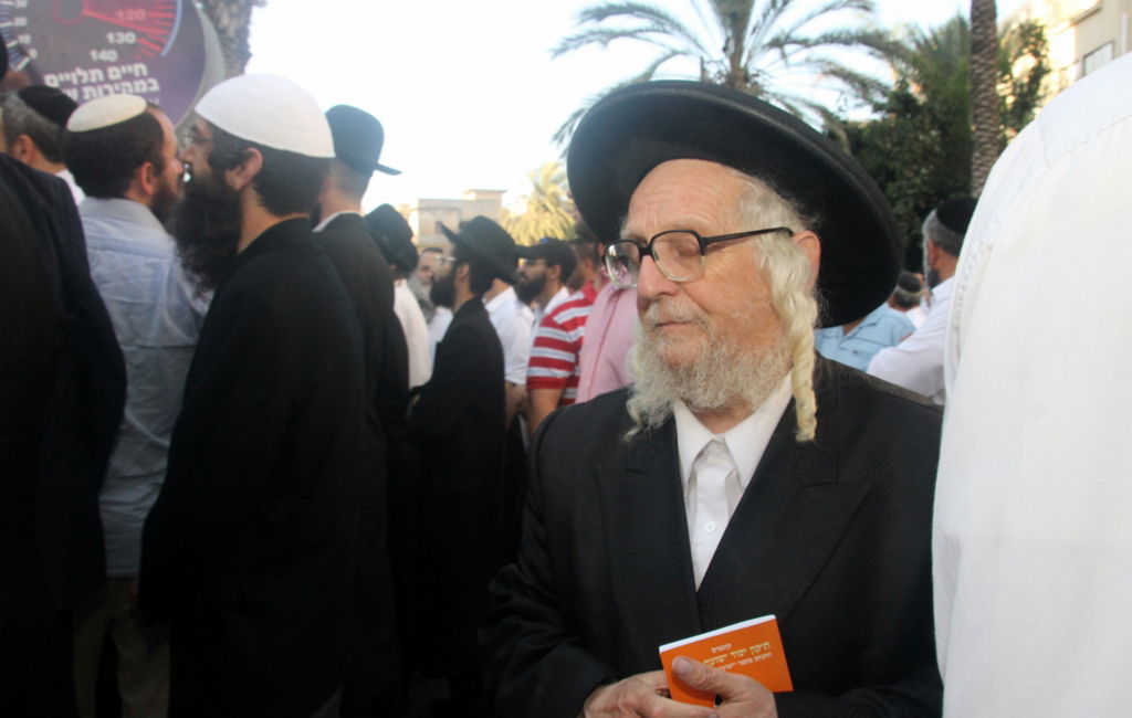 תיעוד: המונים ליוו את ה"בבא ליאון" למנוחות