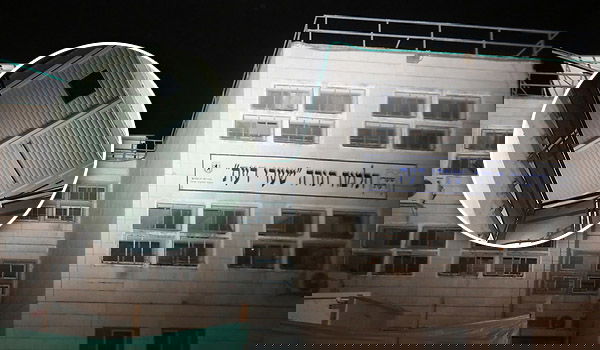 בית הספר והפתח ממנו נפל הילד