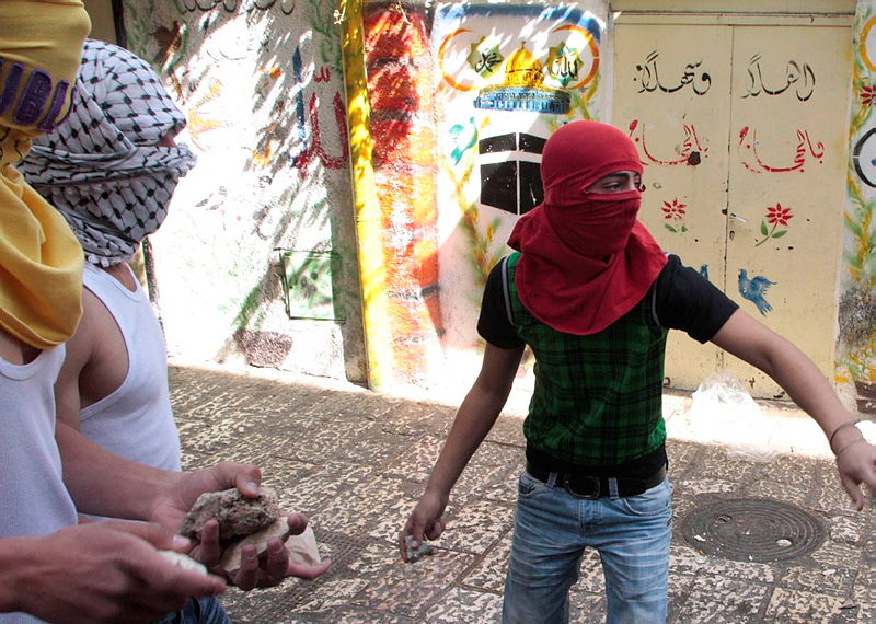 מיידי אבנים, ארכיון