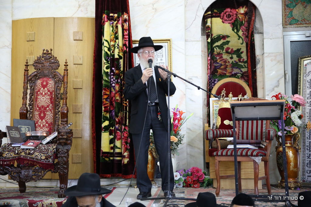 ניחום אבלים בחצרו של המקובל הרב אליהו ליאון לוי זצ"ל • תיעוד