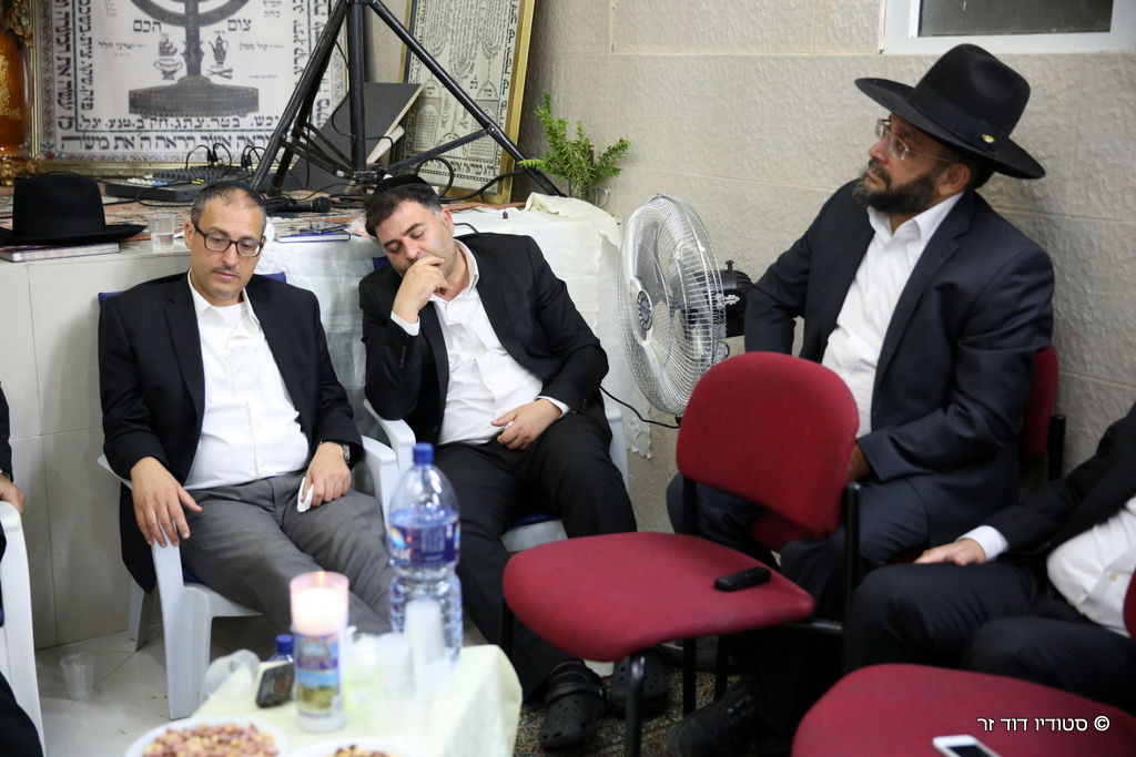 ניחום אבלים בחצרו של המקובל הרב אליהו ליאון לוי זצ"ל • תיעוד