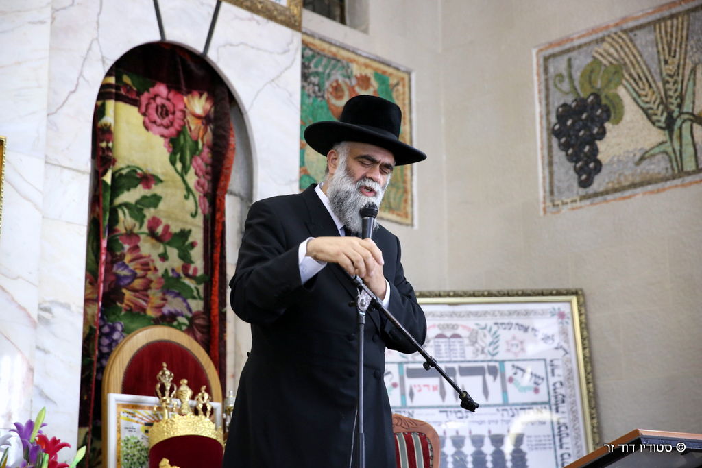 ניחום אבלים בחצרו של המקובל הרב אליהו ליאון לוי זצ"ל • תיעוד