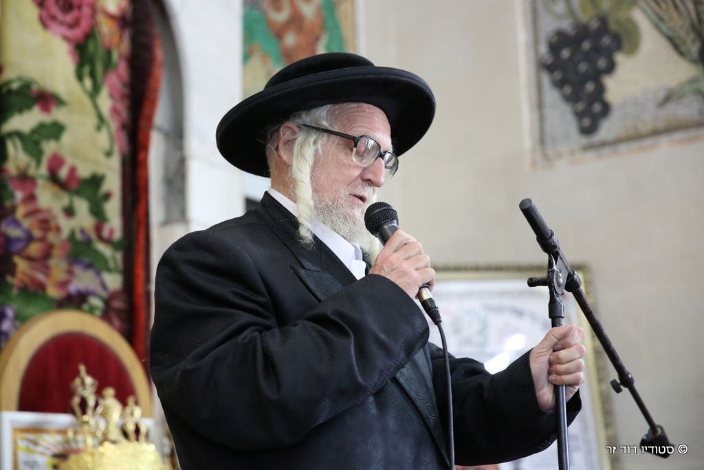 ניחום אבלים בחצרו של המקובל הרב אליהו ליאון לוי זצ"ל • תיעוד