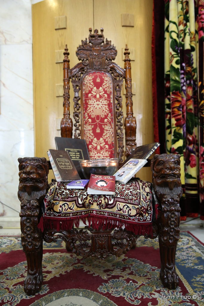 ניחום אבלים בחצרו של המקובל הרב אליהו ליאון לוי זצ"ל • תיעוד