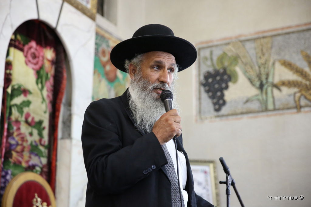 ניחום אבלים בחצרו של המקובל הרב אליהו ליאון לוי זצ"ל • תיעוד