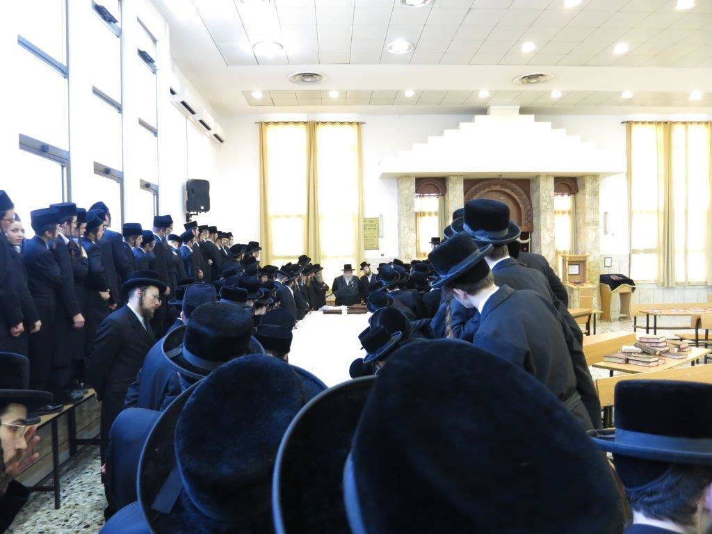 תיעוד: הרבי מבעלזא בישיבת החסידות בטלז סטון