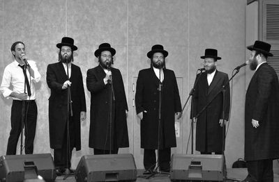 עמירן דביר ומקהלת ויז'ניץ במחרוזת ווקאלית  • האזינו​