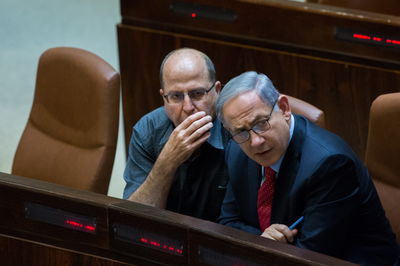 נתניהו זועם: יעלון סירב להגיע לפגישה בהשתתפות לוקר