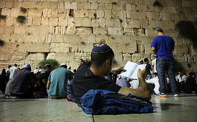 רבבות מתאבלים בכותל המערבי • תיעוד