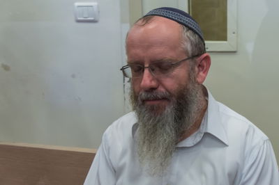 הבוקר: כתב אישום יוגש נגד ה"רב" עזרא שיינברג