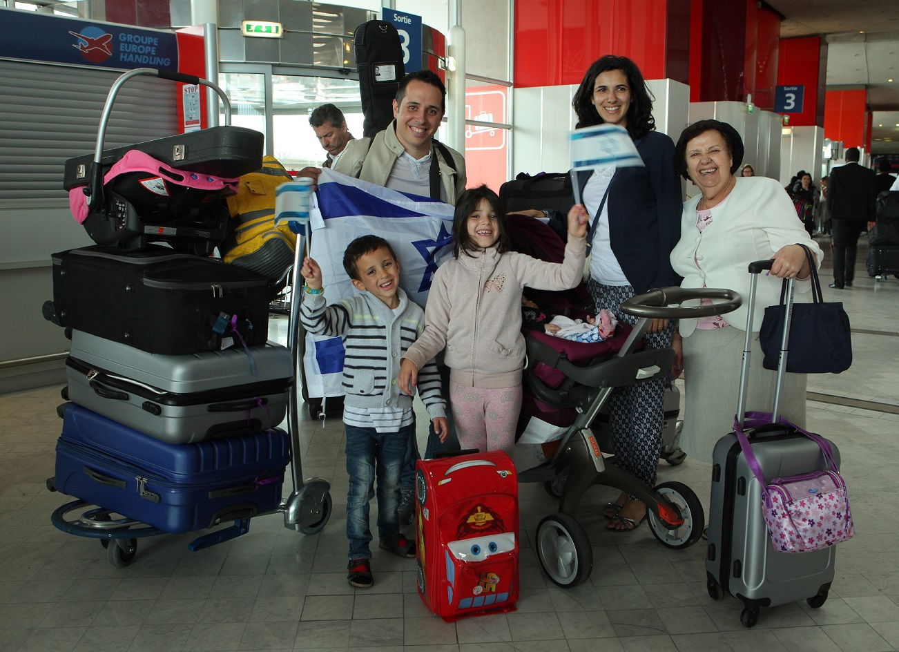 העולים בשדה התעופה שארל דה גול