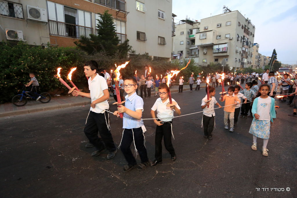 הרב שלום ארוש הכניס ספר תורה בבני ברק • גלריה