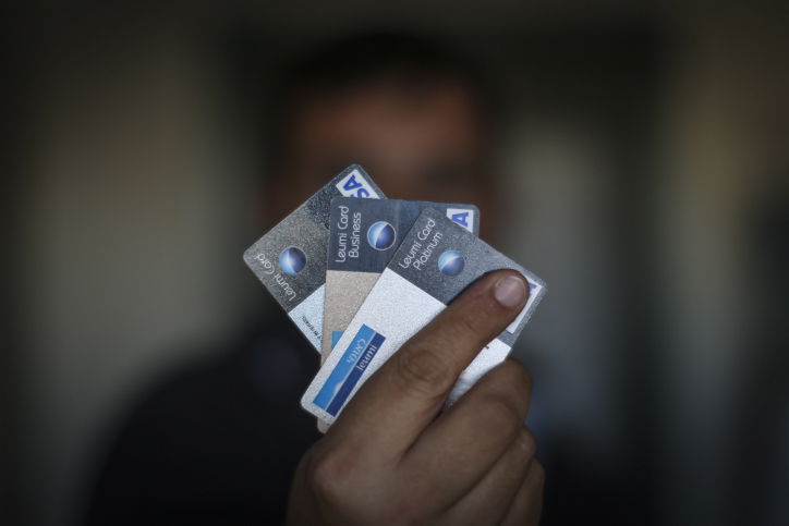 נעצרו שני חשודים בזיוף עשרות כרטיסי אשראי ע"ש תושבי ארה"ב