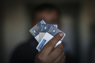 נעצרו שני חשודים בזיוף עשרות כרטיסי אשראי ע"ש תושבי ארה"ב