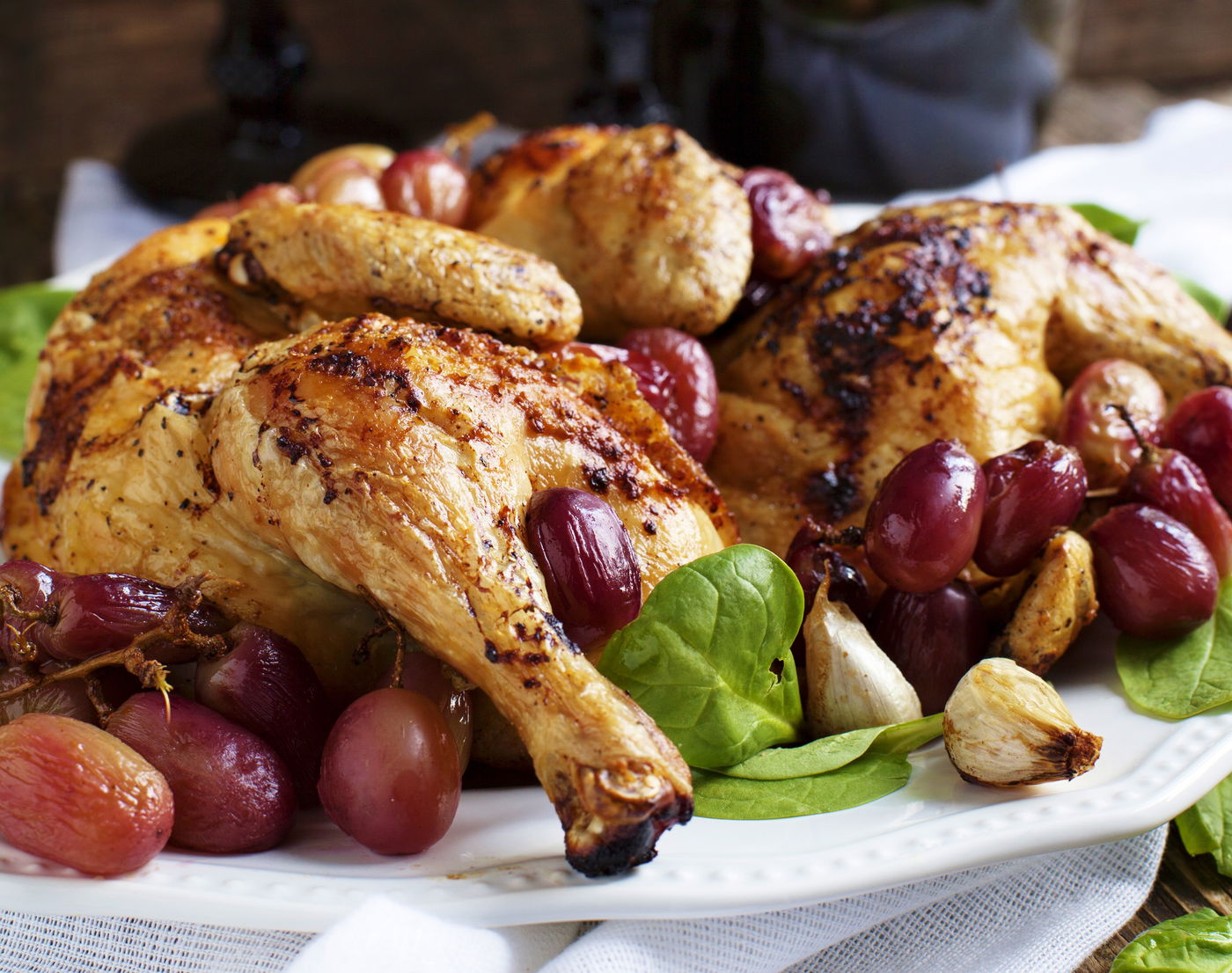 מתכון לעוף בתנור עם ענבים ורוזמרין