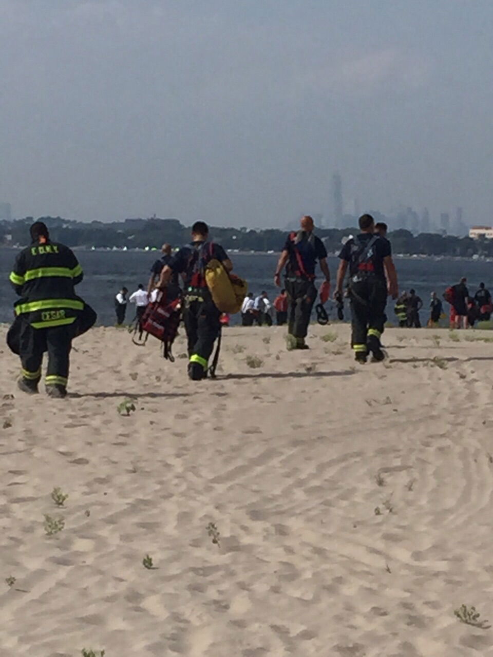 הסירה התהפכה, מרדכי בן דוד נחלץ לסייע • תיעוד