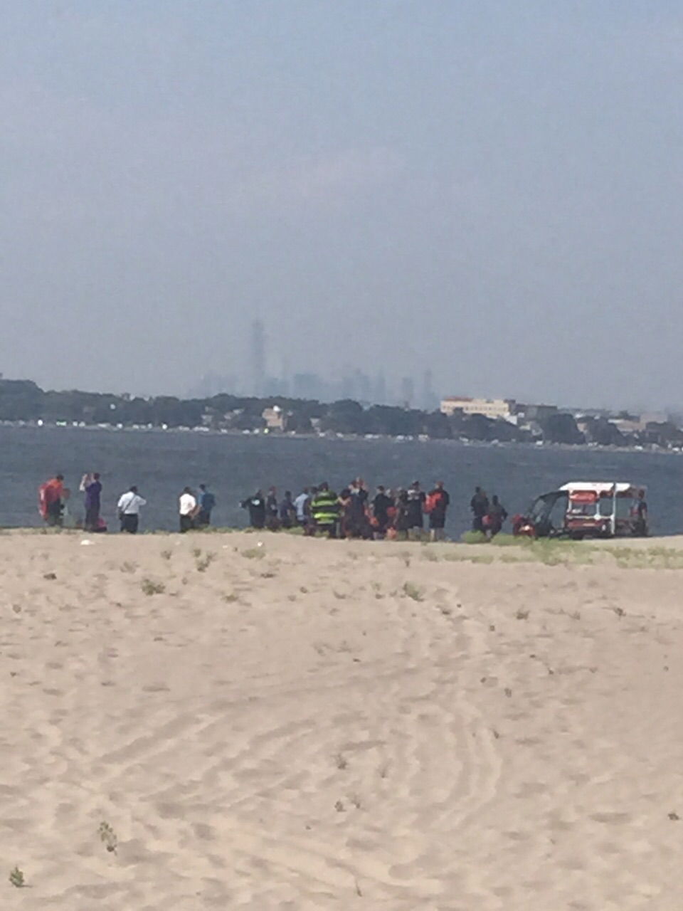 הסירה התהפכה, מרדכי בן דוד נחלץ לסייע • תיעוד