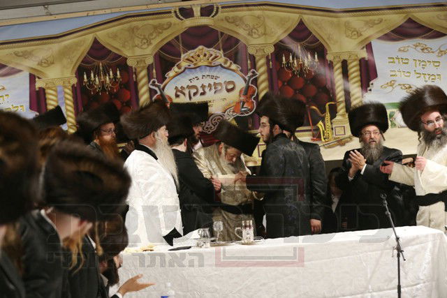 שמחת הפארשפיל בשמחת בית ספינקא מונסי • גלריה