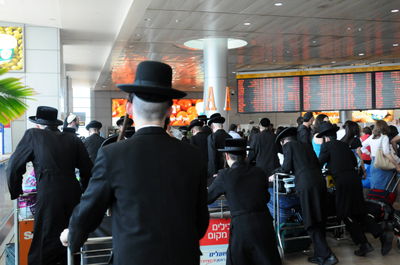 חרדים בנתב"ג. אילוסטרציה, למצולמים אין קשר לנאמר בכתבה